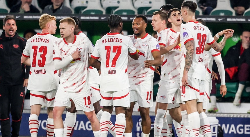 Leipzig triunfa em Wolfsburgo e empata com Frankfurt na luta pelo pódio da Bundesliga