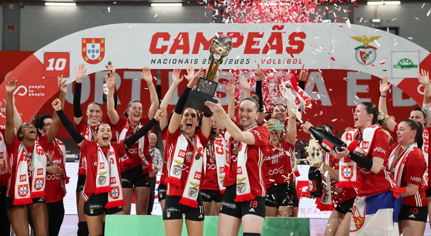 Benfica reconquista o título nacional feminino de voleibol após 50 anos de espera!
