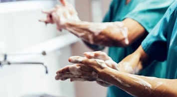 <p><strong>ECDC alerta para graves lacunas na prevenção e controlo de infeções nos cuidados continuados</strong></p>