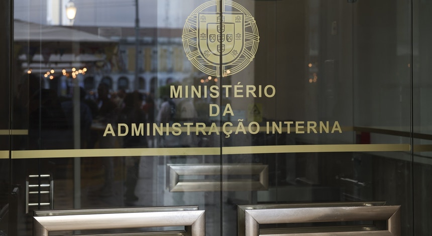 Julgamento de Suspeito de Assalto ao MAI Dá Início com Expectativa