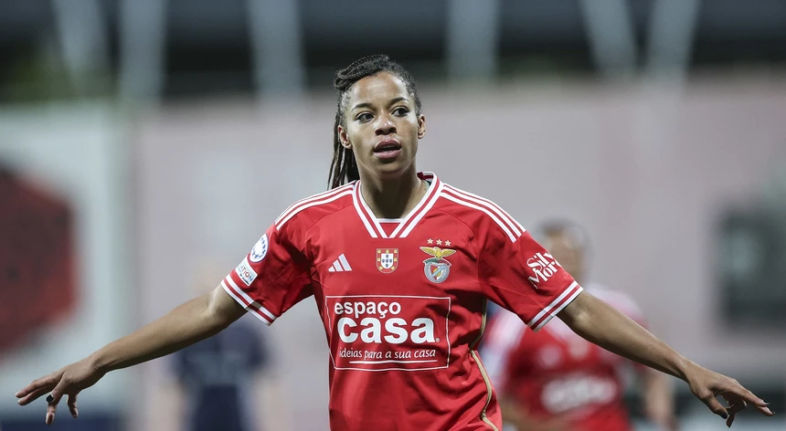 Liga dos Campeões Feminina: Jéssica Brilha como a Única Vencedora