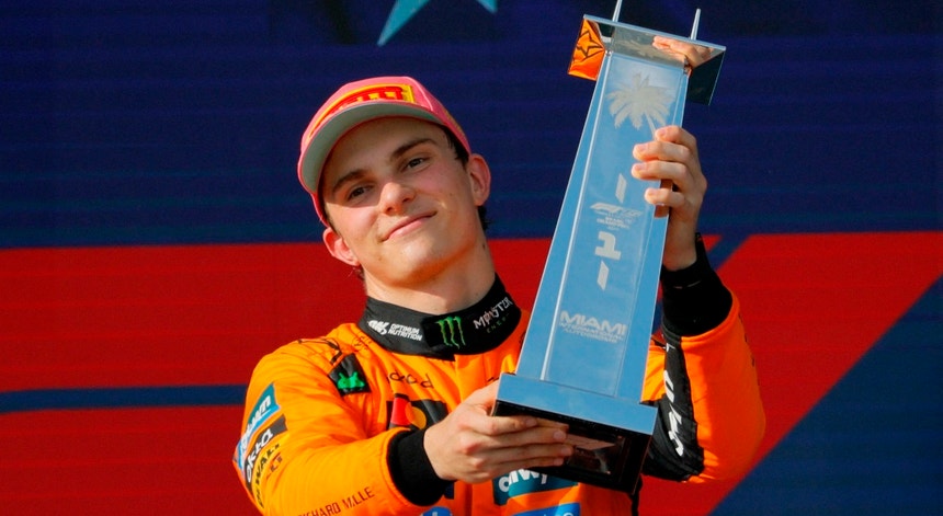 Óscar Piastra triunfa no GP de Miami e consolida liderança no Campeonato Mundial de Fórmula 1  
(ou, se preferir um toque mais dramático:)
Óscar Piastra domina o GP de Miami e reforça supremacia no Mundial de Fórmula 1