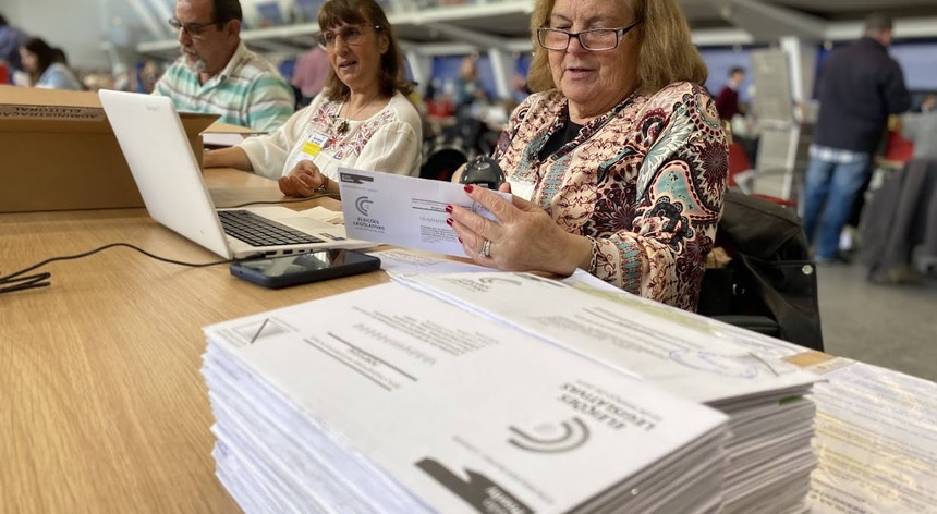 <p><strong>Portugueses em Timor impedidos de votar nas legislativas por falta de boletim de voto</strong></p>