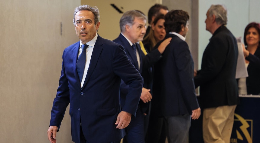 Presidente da Liga condena 'postura destrutiva' do Benfica em relação à centralização