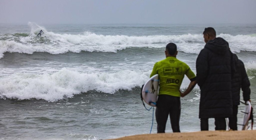 Teresa-Bonvalot-e-Tiago-Stock-brilham-com-vitoria-no-Ericeira.jpeg Teresa Bonvalot e Tiago Stock brilham com vitória no Ericeira Pro