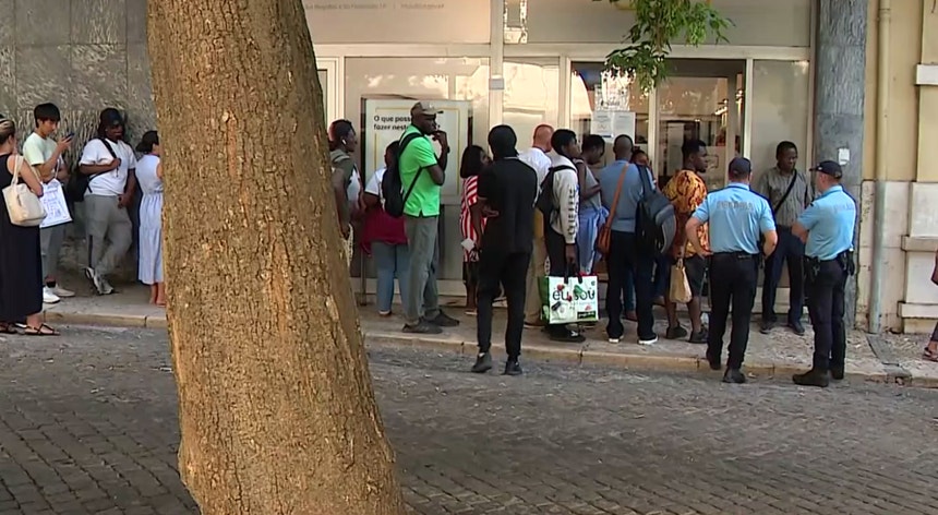 Filas Intermináveis de Imigrantes no Instituto de Registos e Notariado: Um Cenário a Urgir Soluções