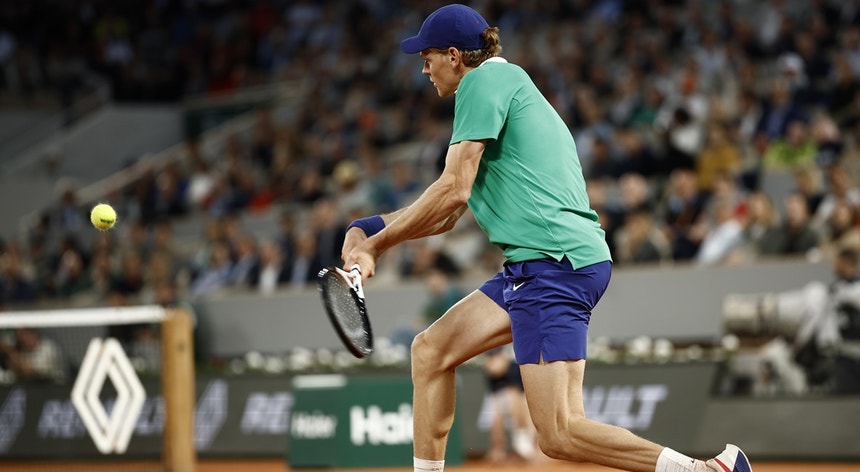Sinner supera Rublev e garante presença nos quartos-de-final!