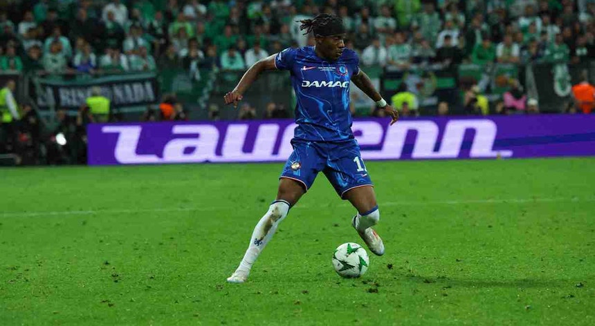 Arsenal reforça-se com o jovem talento inglês Noni Madueke, proveniente do Chelsea