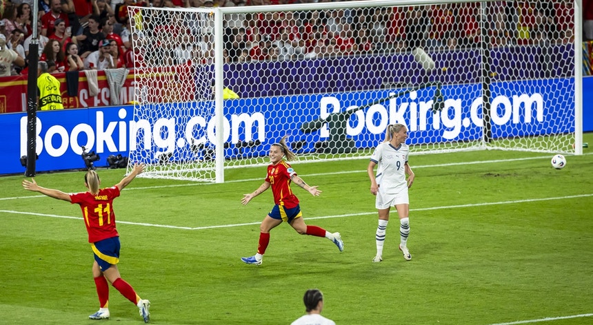 Espanha, campeã do mundo, avança às meias ao superar a anfitriã Suíça em jogo emocionante